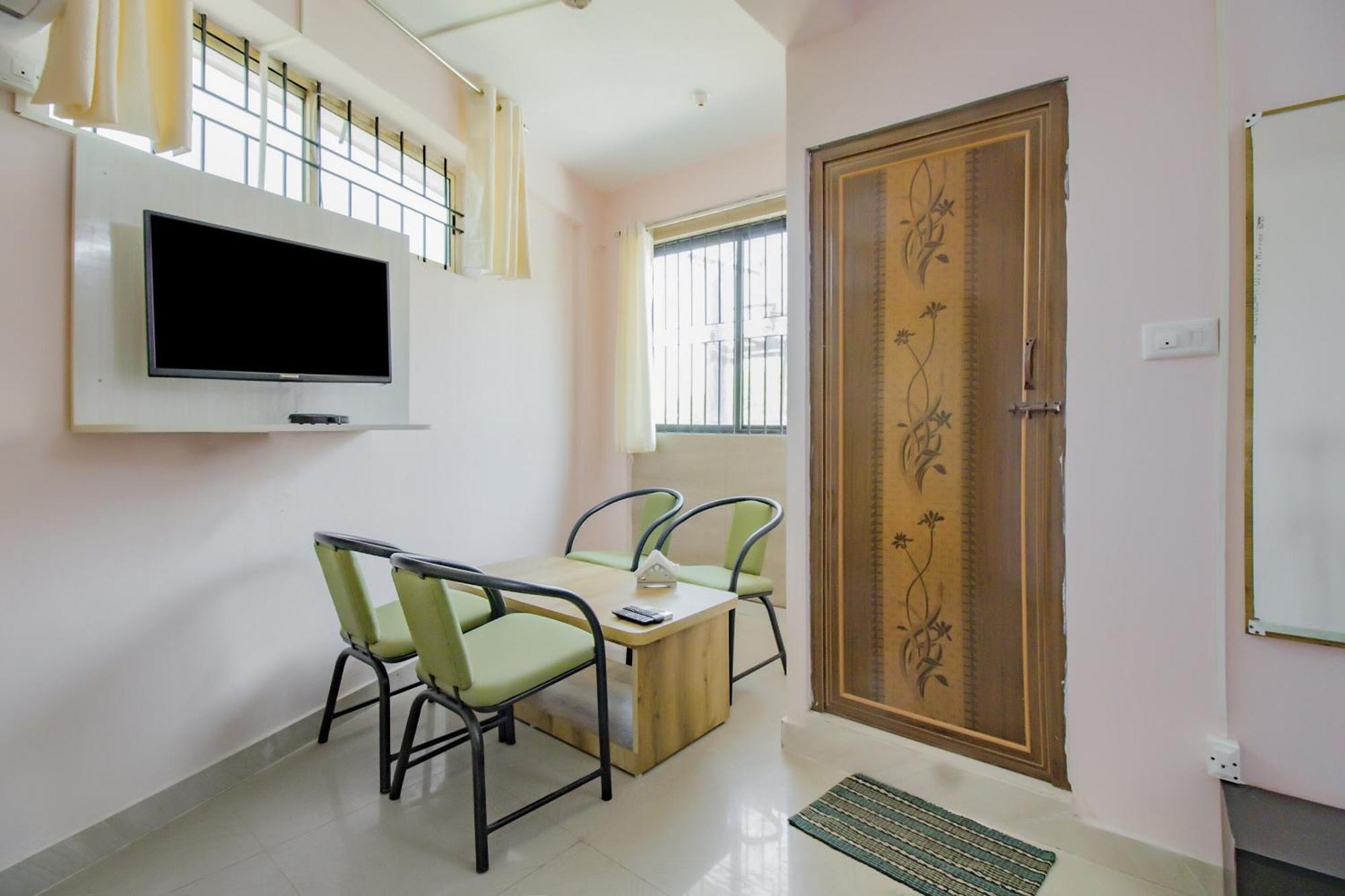 Oyo 79181 Sri Dhanalakshmi Boarding & Lodging Bangalore Exterior photo