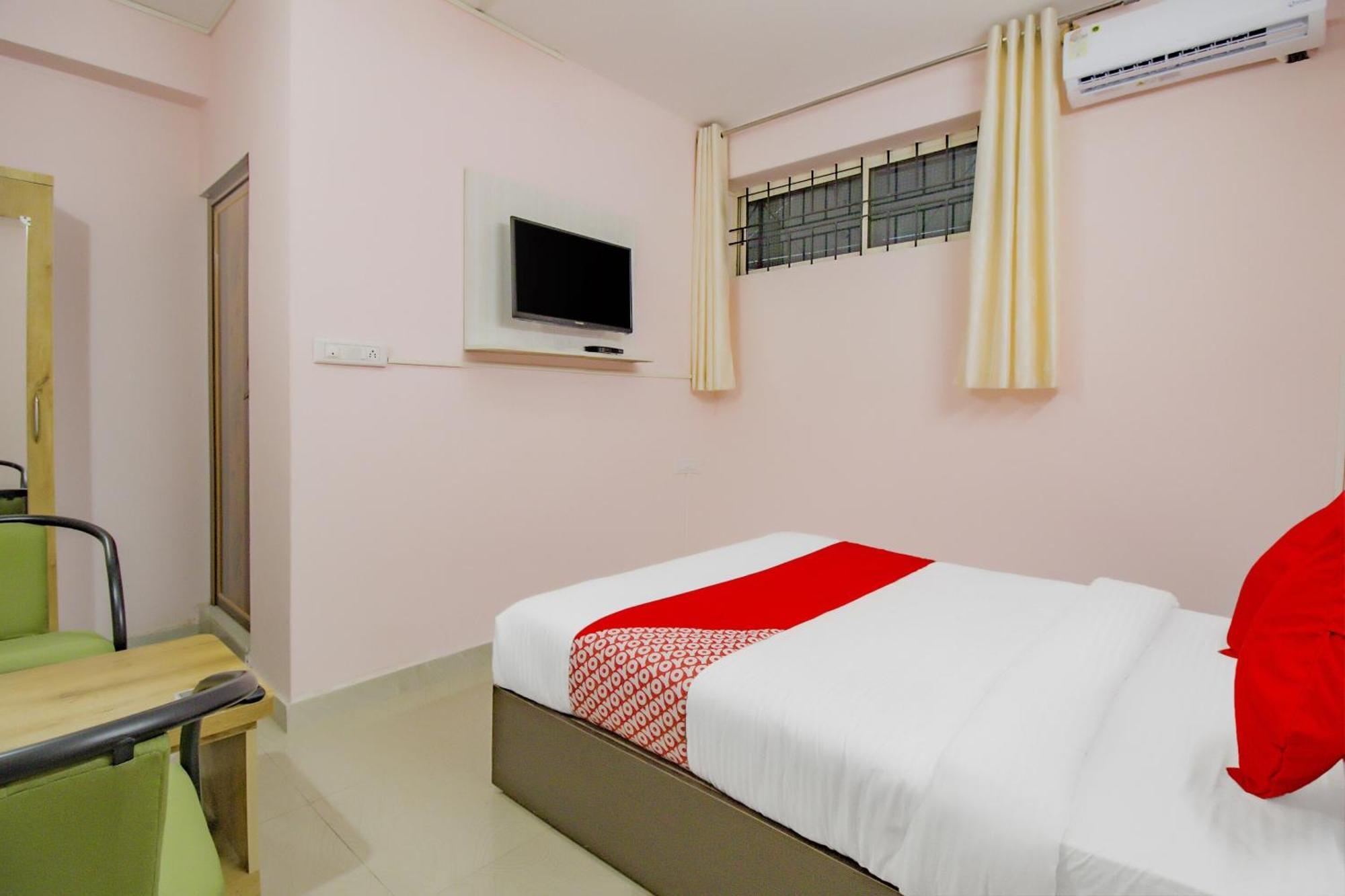 Oyo 79181 Sri Dhanalakshmi Boarding & Lodging Bangalore Exterior photo